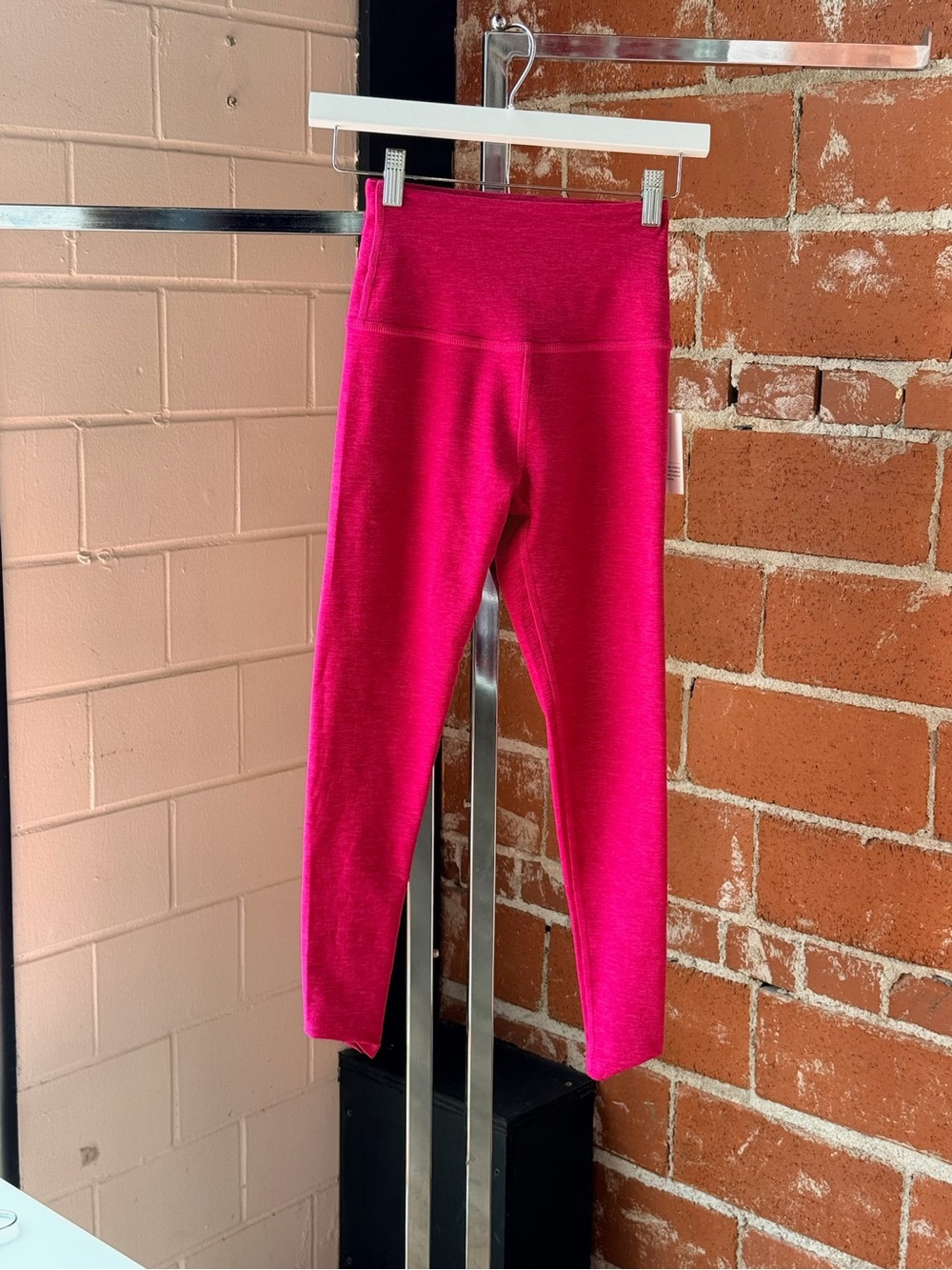 Beyond Yoga Sangria Fuchsia Pink Leggings - Picture 1 of 5